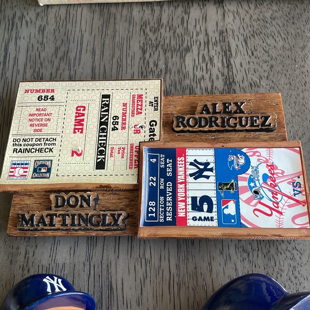 NY Yankees Legends of the Diamond Bobblemates - Mattingly & Rodriguez - Picture 6 of 16